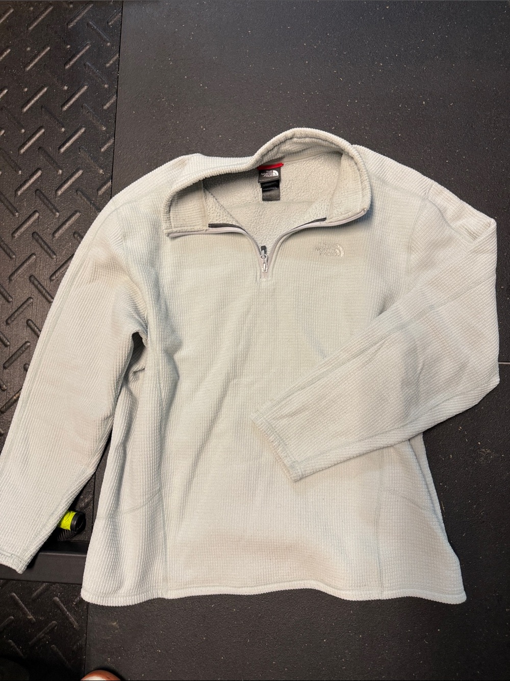 The North Face Men’s Light Gray Half-Zip Fleece Pullover